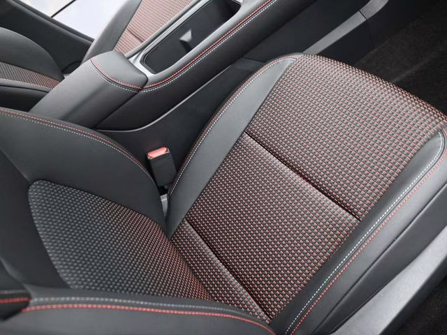 2026 Aspen White Tricoat Nissan Kicks SR FWD SUV