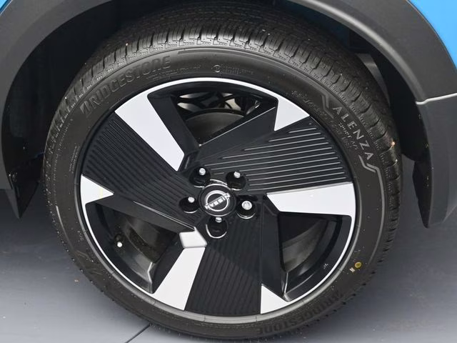 2026 Arctic Ice Blue/Black Nissan Kicks SR FWD SUV