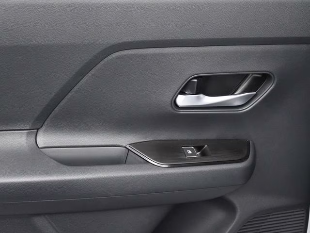 2026 Aspen White Tricoat Nissan Kicks SR FWD SUV