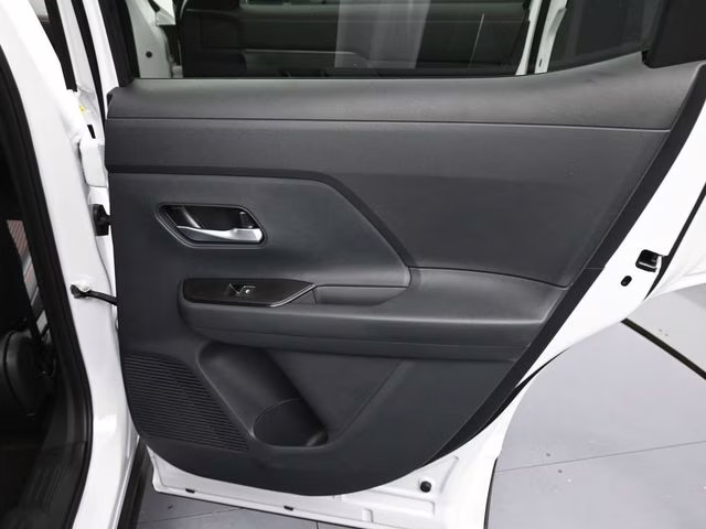 2026 Aspen White Tricoat Nissan Kicks SR FWD SUV