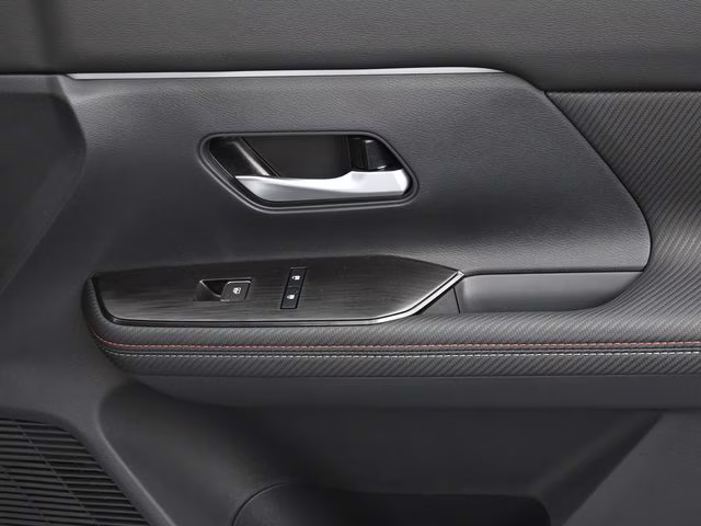 2026 Aspen White Tricoat Nissan Kicks SR FWD SUV