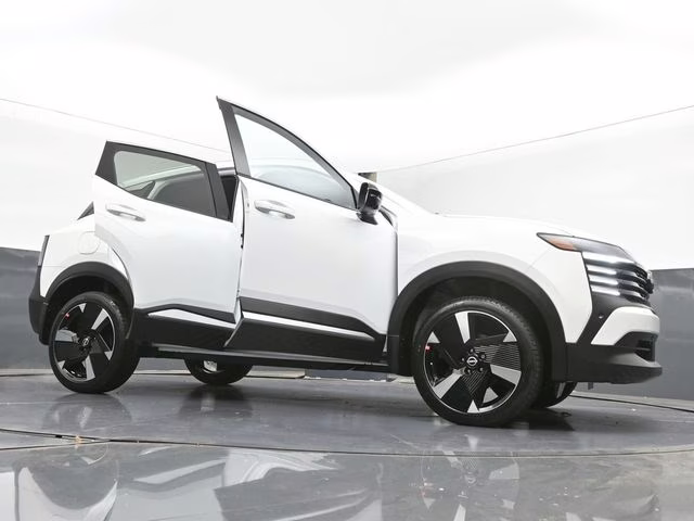 2026 Aspen White Tricoat Nissan Kicks SR FWD SUV