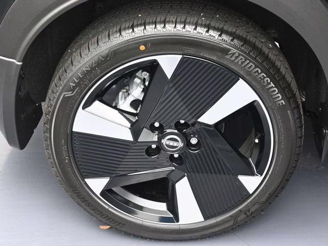 2026 Super Black Nissan Kicks SR FWD SUV