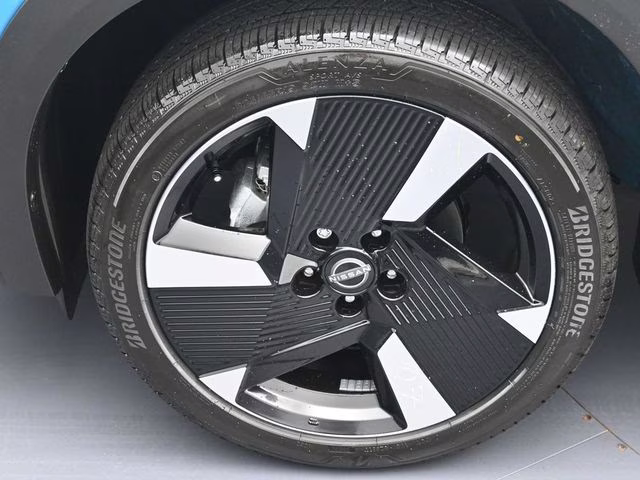 2026 Arctic Ice Blue/Black Nissan Kicks SR FWD SUV