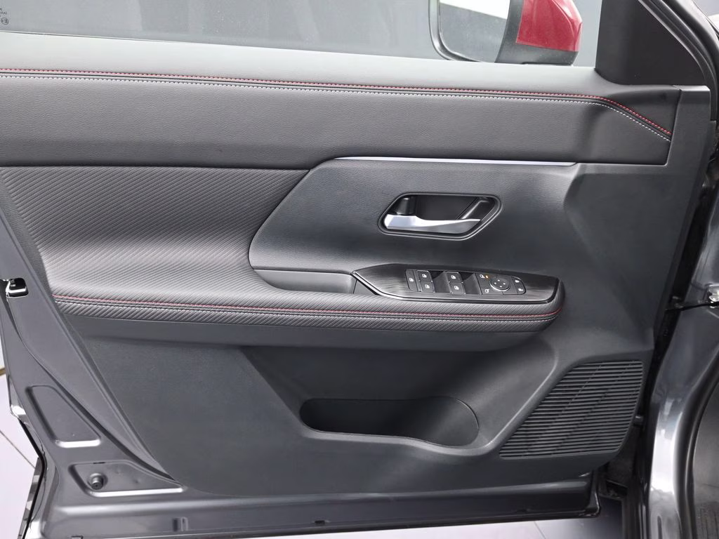 2026 Gun Metallic/Scarlet Ember Tintcoat Nissan Kicks SR FWD SUV