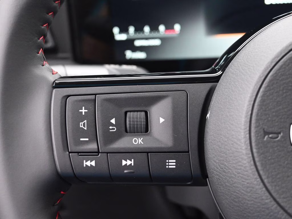 2026 Gun Metallic/Scarlet Ember Tintcoat Nissan Kicks SR FWD SUV