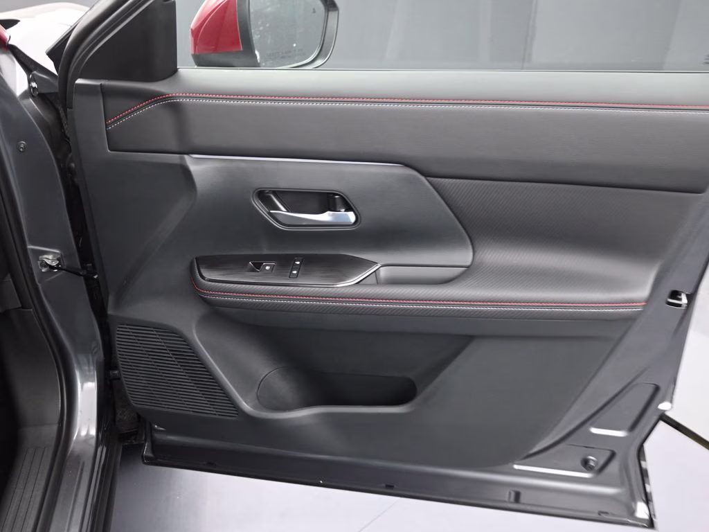 2026 Gun Metallic/Scarlet Ember Tintcoat Nissan Kicks SR FWD SUV