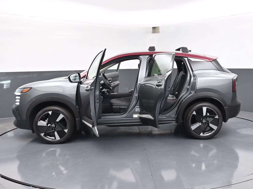 2026 Gun Metallic/Scarlet Ember Tintcoat Nissan Kicks SR FWD SUV