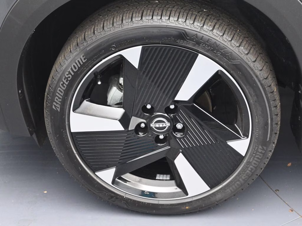 2026 Gun Metallic/Scarlet Ember Tintcoat Nissan Kicks SR FWD SUV