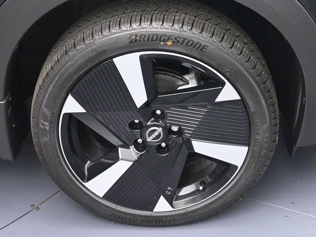 2026 Super Black Nissan Kicks SR FWD SUV