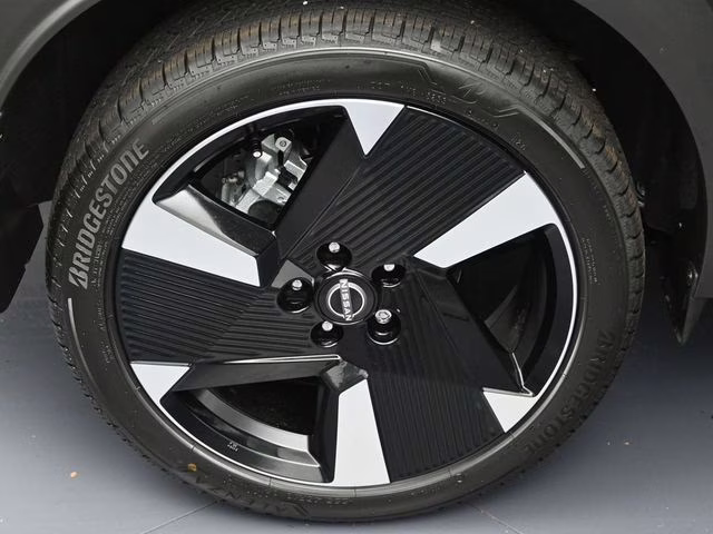 2026 Super Black Nissan Kicks SR FWD SUV