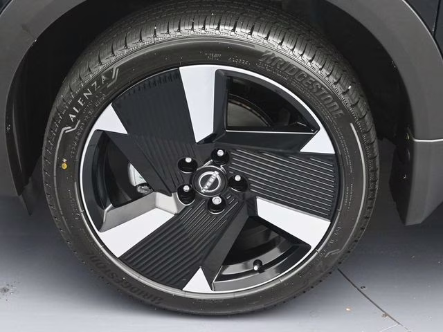 2026 Super Black Nissan Kicks SR FWD SUV