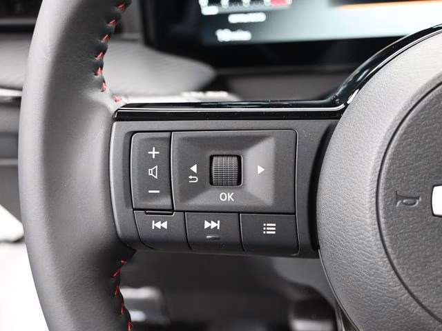 2026 Aspen White Tricoat Nissan Kicks SR FWD SUV