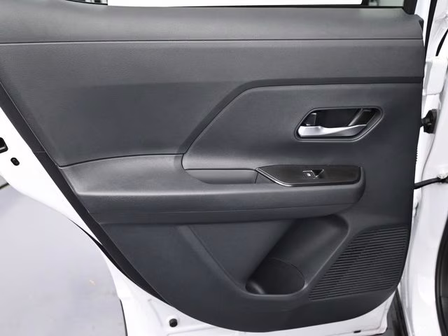 2026 Aspen White Tricoat Nissan Kicks SR FWD SUV