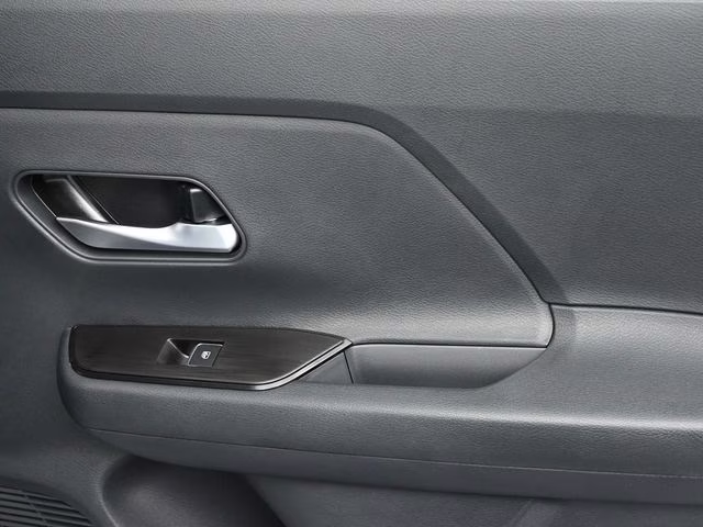 2026 Aspen White Tricoat Nissan Kicks SR FWD SUV