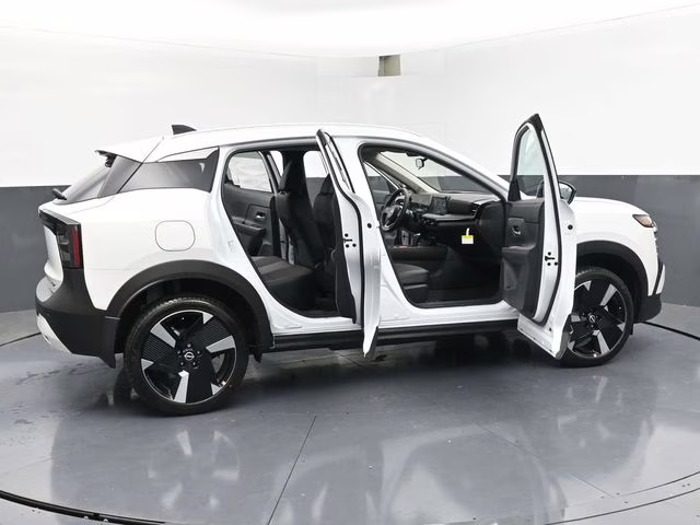 2026 Aspen White Tricoat Nissan Kicks SR FWD SUV