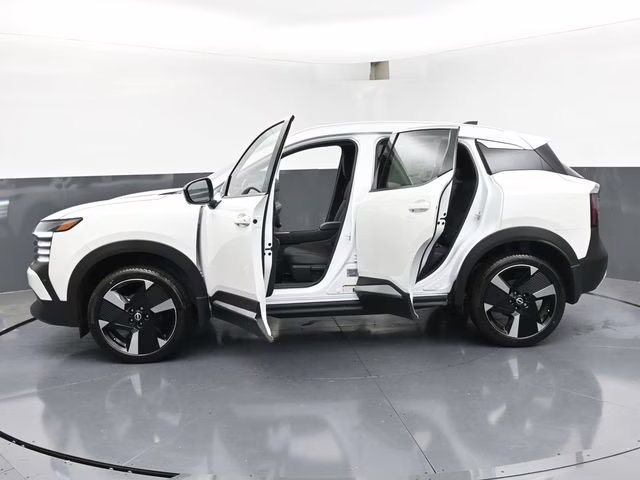 2026 Aspen White Tricoat Nissan Kicks SR FWD SUV