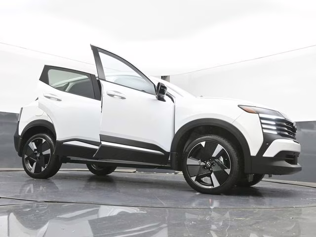 2026 Aspen White Tricoat Nissan Kicks SR FWD SUV