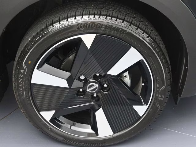 2026 Super Black Nissan Kicks SR FWD SUV