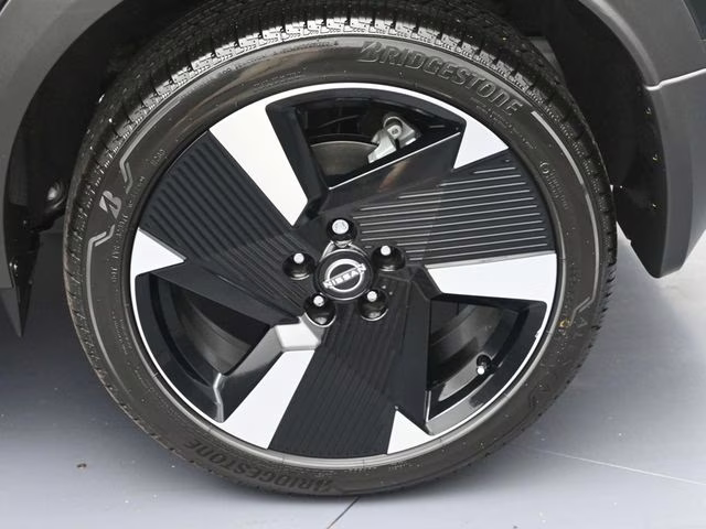 2026 Super Black Nissan Kicks SR FWD SUV