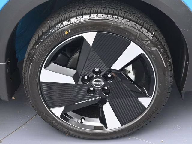 2026 Arctic Ice Blue/Black Nissan Kicks SR FWD SUV