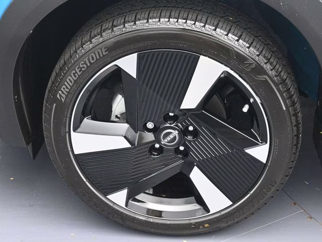 2026 Arctic Ice Blue/Black Nissan Kicks SR FWD SUV