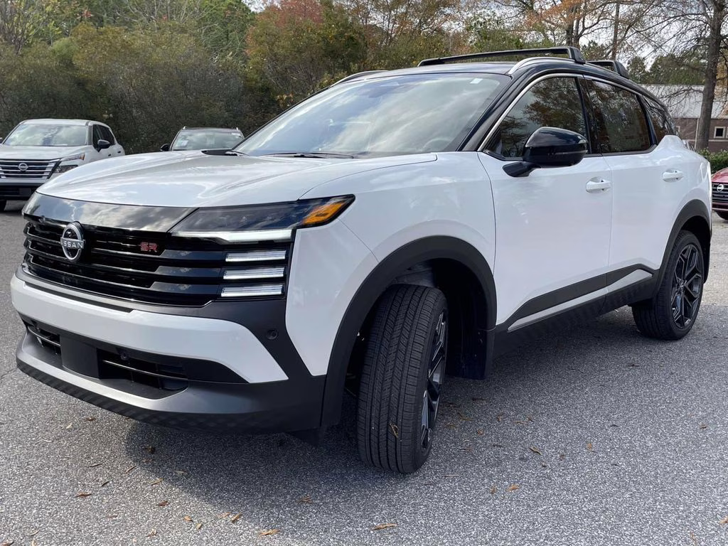 2026 Aspen White/Super Black Nissan Kicks SR FWD SUV