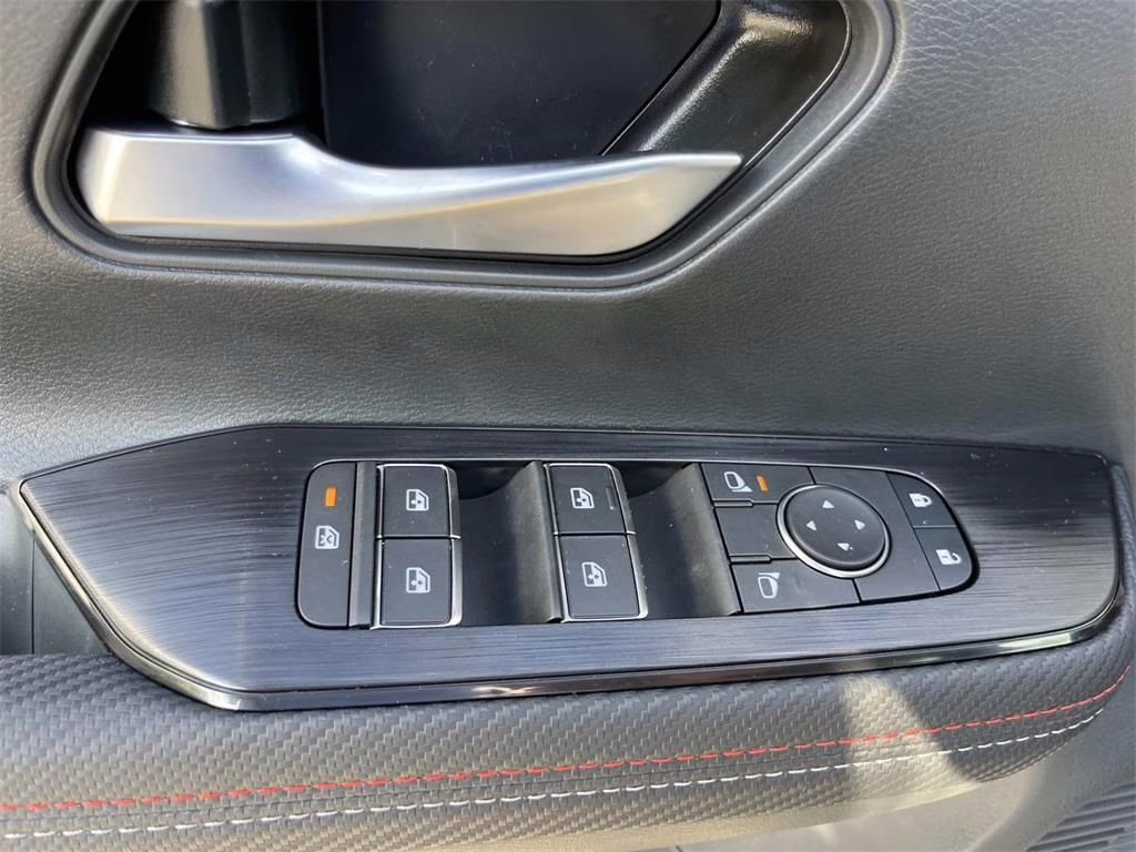 2026 Aspen White Tricoat Nissan Kicks SR FWD SUV