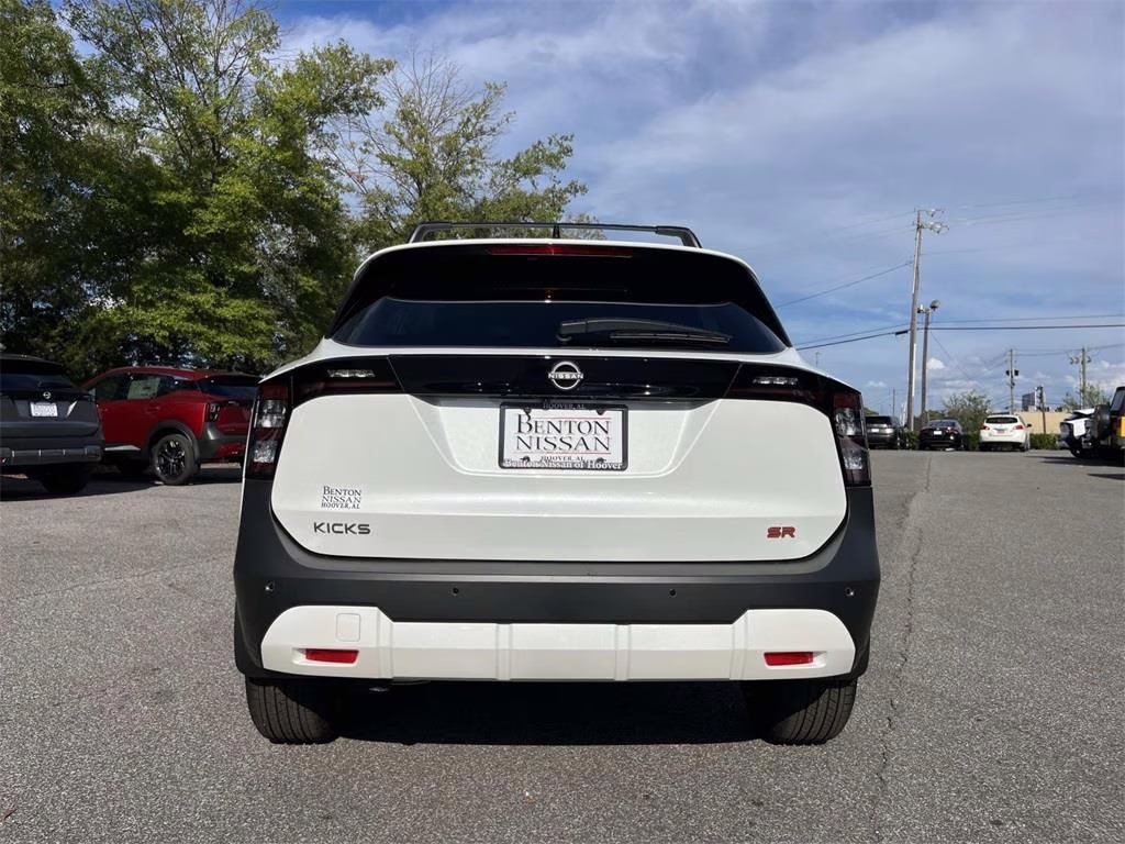2026 Aspen White Tricoat Nissan Kicks SR FWD SUV