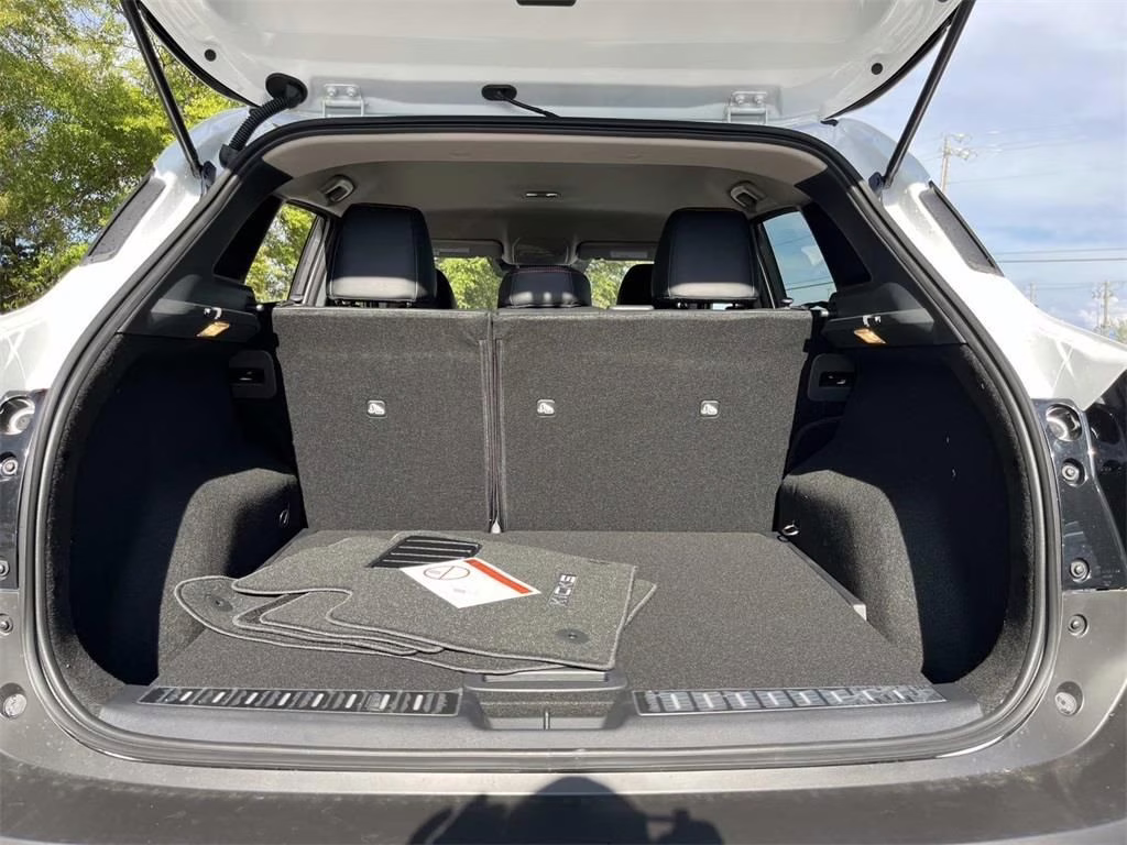 2026 Aspen White Tricoat Nissan Kicks SR FWD SUV