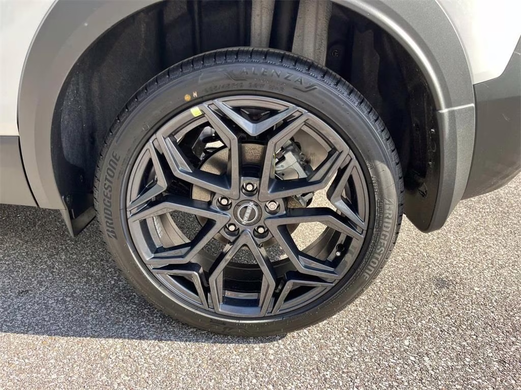 2026 Aspen White Tricoat Nissan Kicks SR FWD SUV