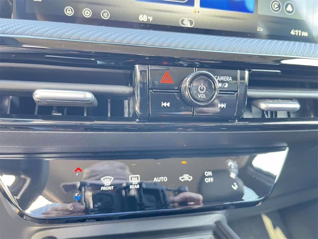 2026 Super Black Nissan Kicks SR FWD SUV