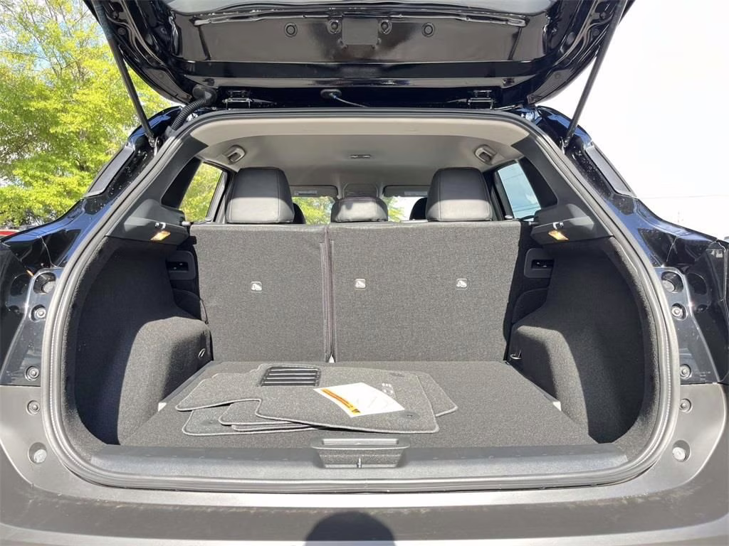 2026 Super Black Nissan Kicks SR FWD SUV