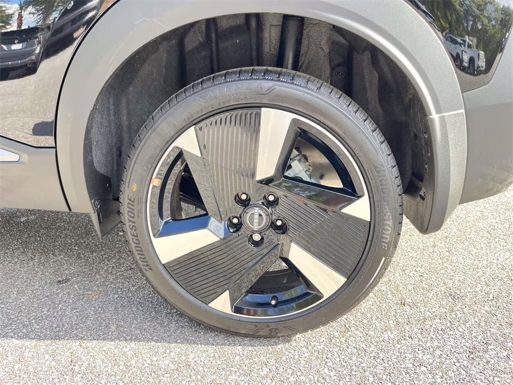 2026 Super Black Nissan Kicks SR FWD SUV