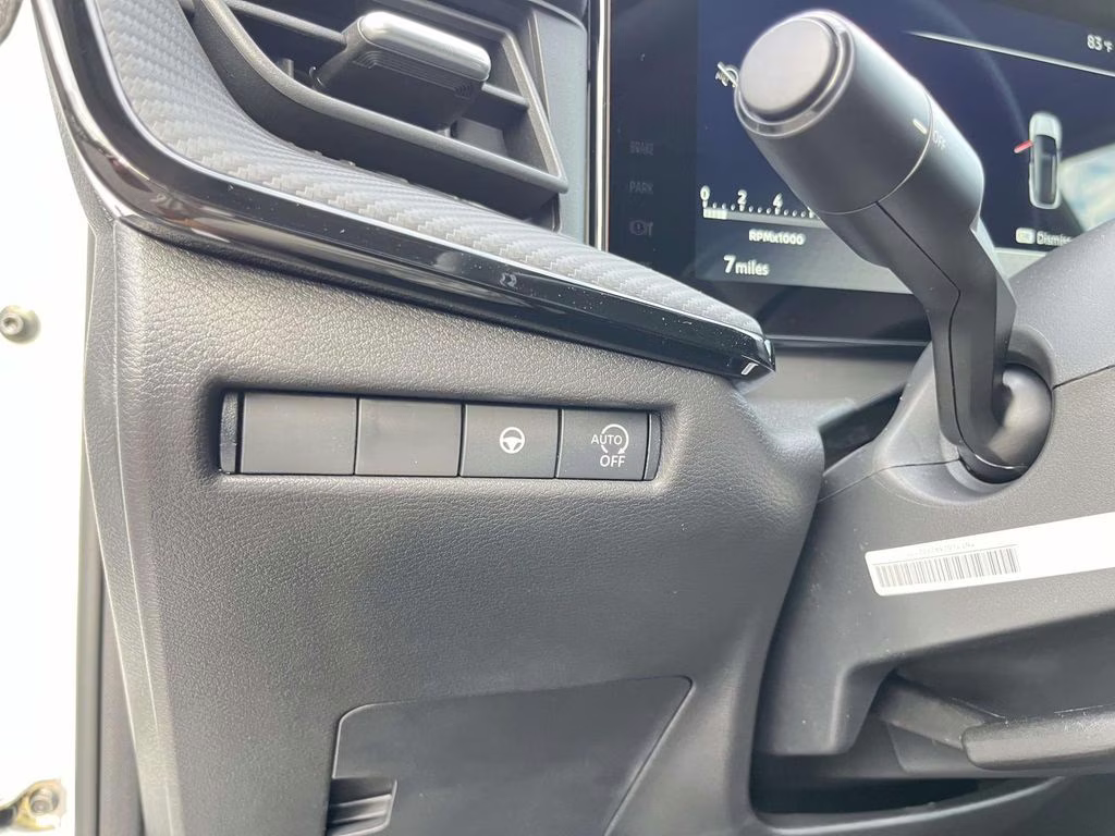 2026 Aspen White Tricoat Nissan Kicks SR FWD SUV