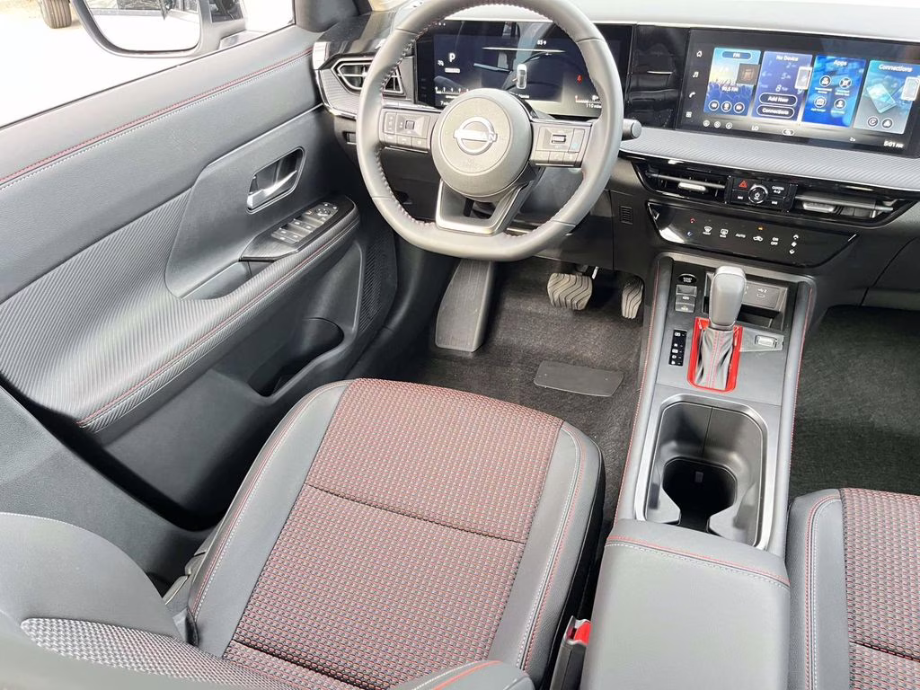 2026 Aspen White Tricoat Nissan Kicks SR FWD SUV