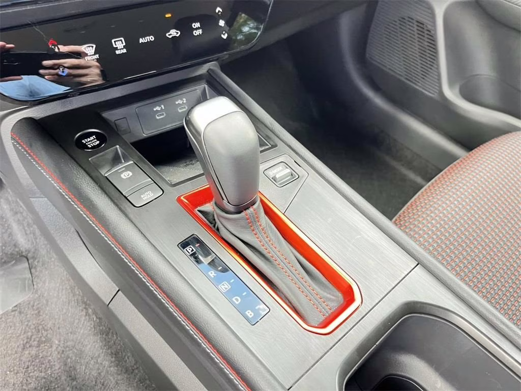 2025 Aspen White Tricoat Nissan Kicks SR AWD SUV