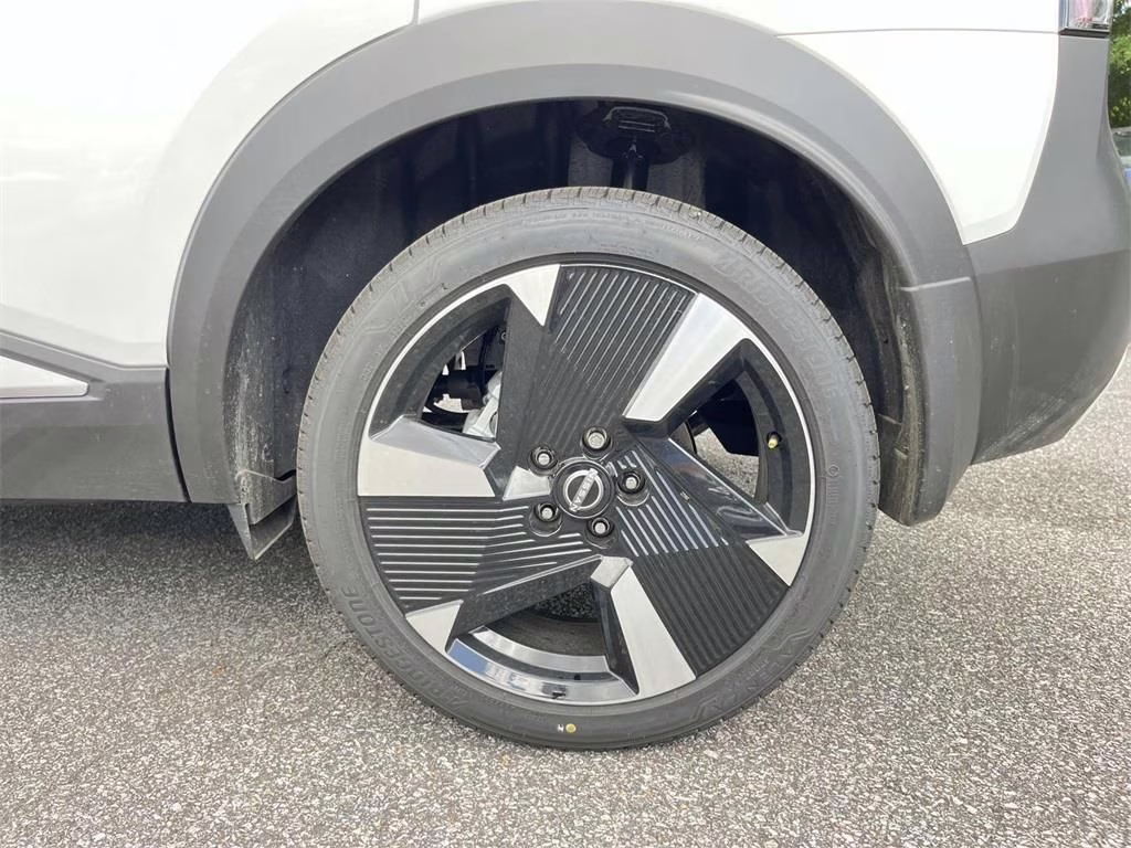 2025 Aspen White Tricoat Nissan Kicks SR AWD SUV