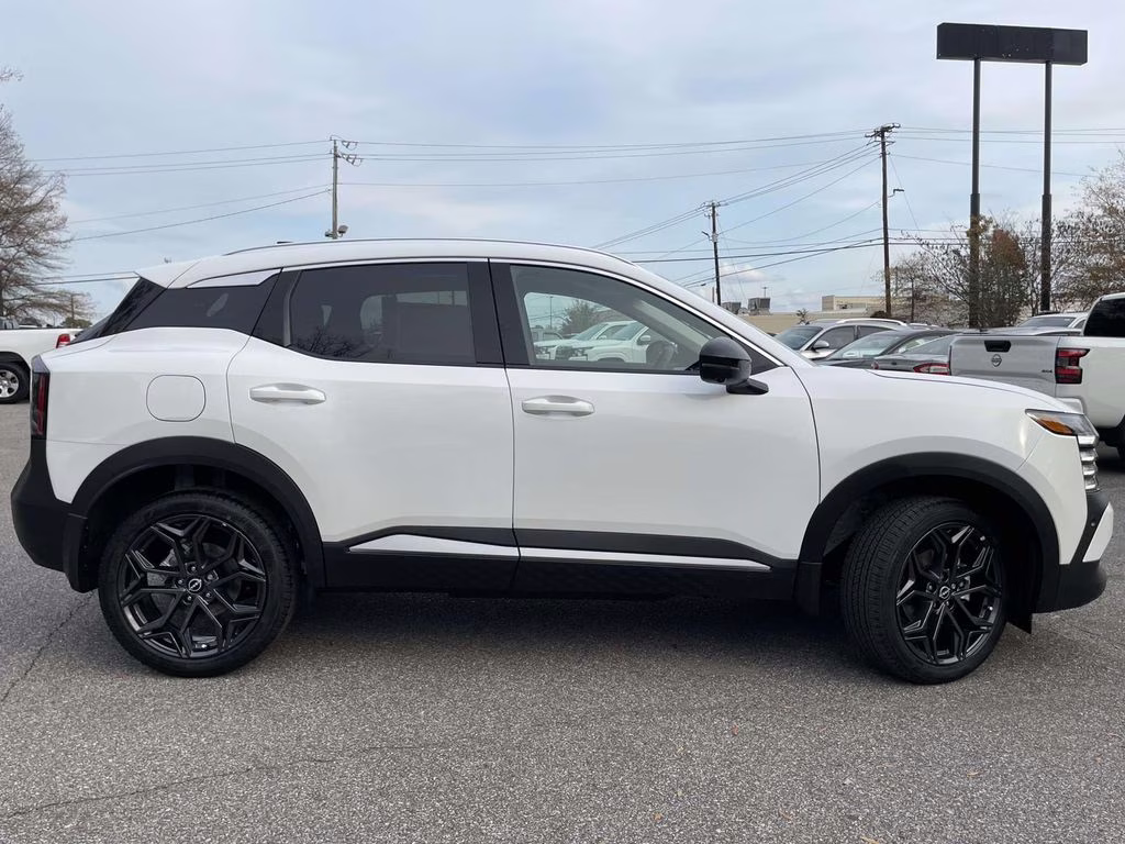 2026 Aspen White Tricoat Nissan Kicks SR FWD SUV