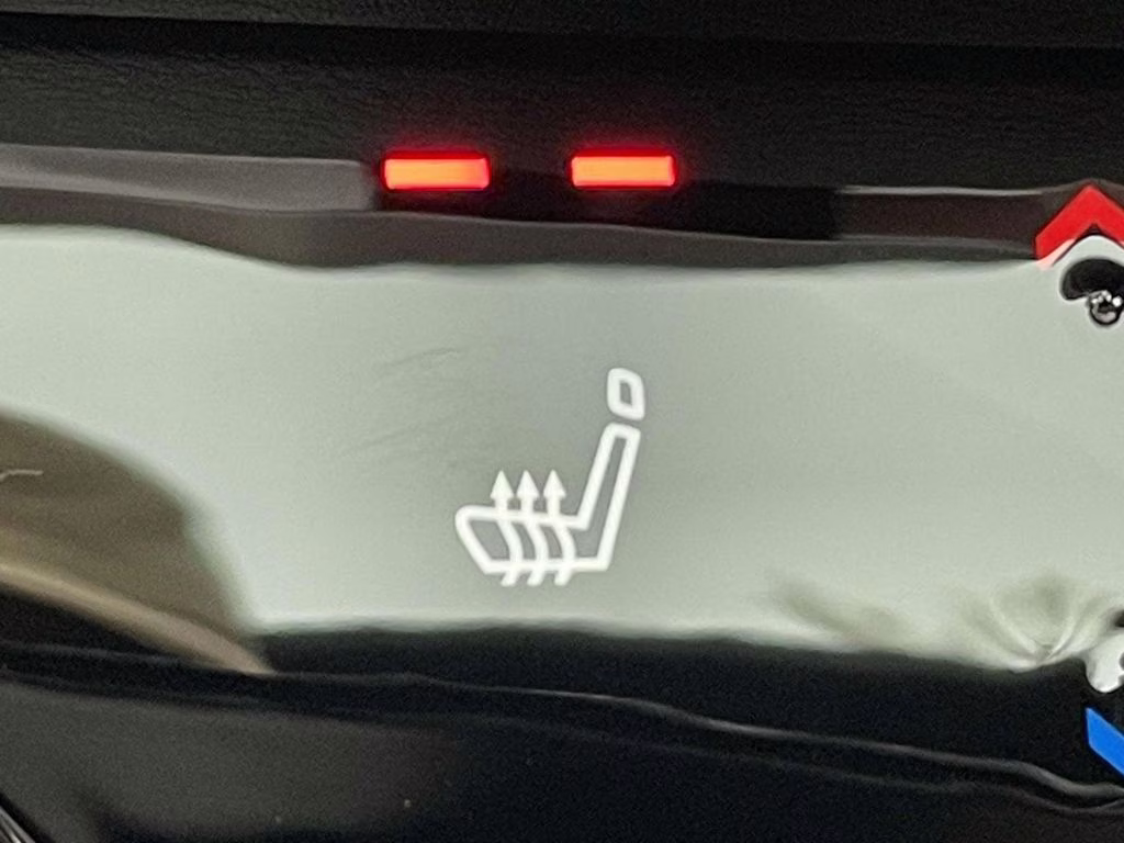 2026 Aspen White Tricoat Nissan Kicks SR FWD SUV