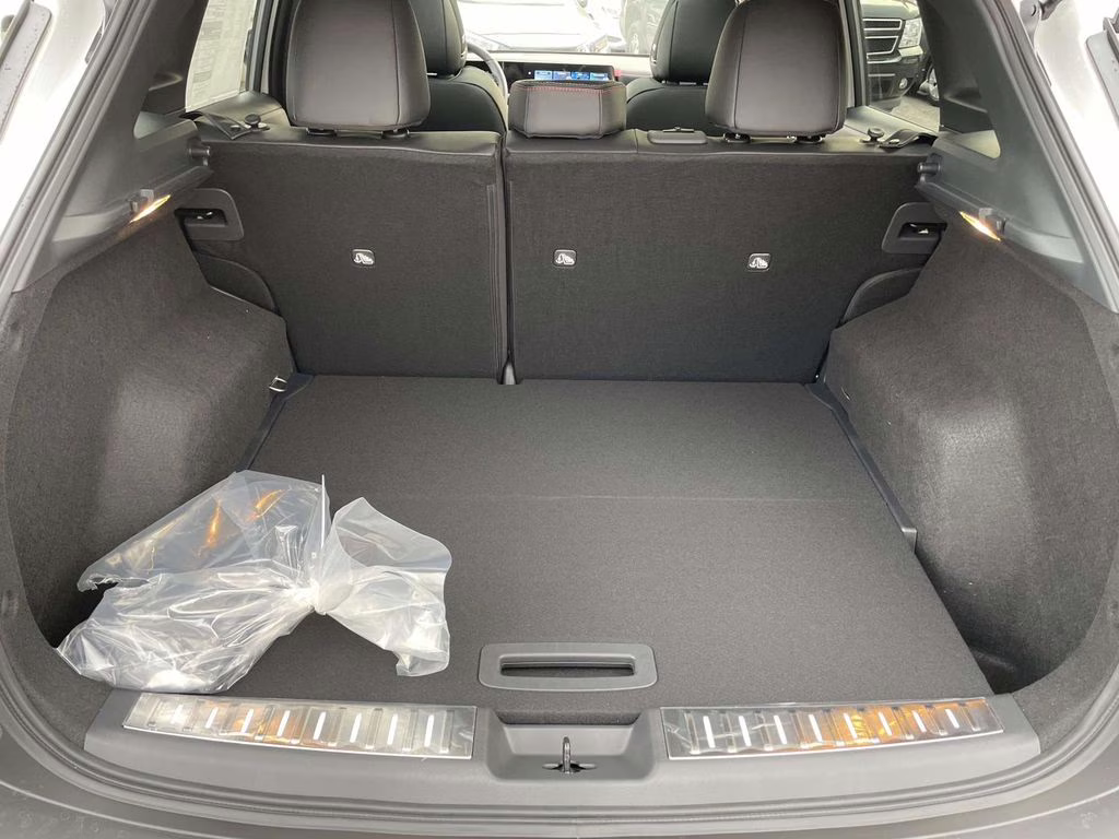 2026 Aspen White Tricoat Nissan Kicks SR FWD SUV