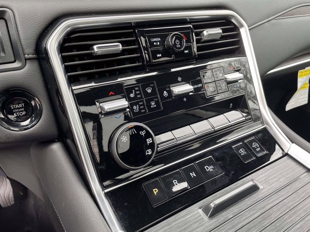 2025 Everest White Pearl Tricoat Nissan Armada Platinum Reserve RWD SUV