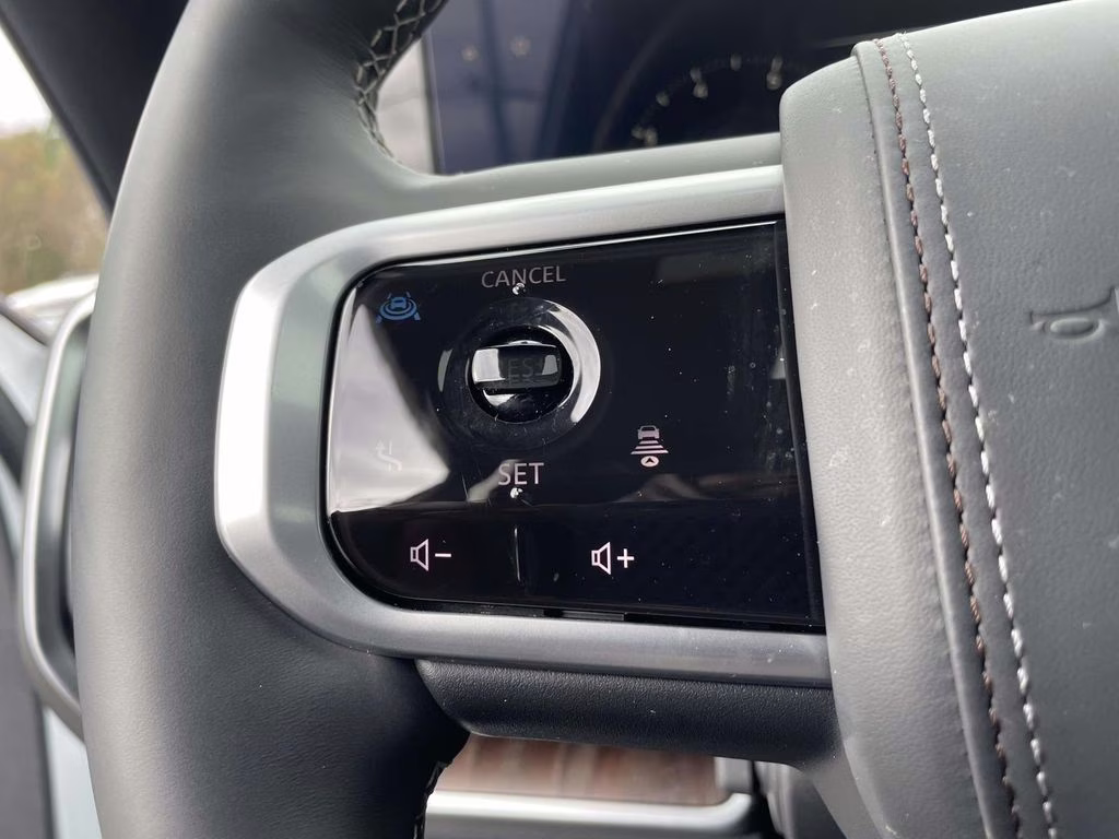 2025 Everest White Pearl Tricoat Nissan Armada Platinum Reserve RWD SUV