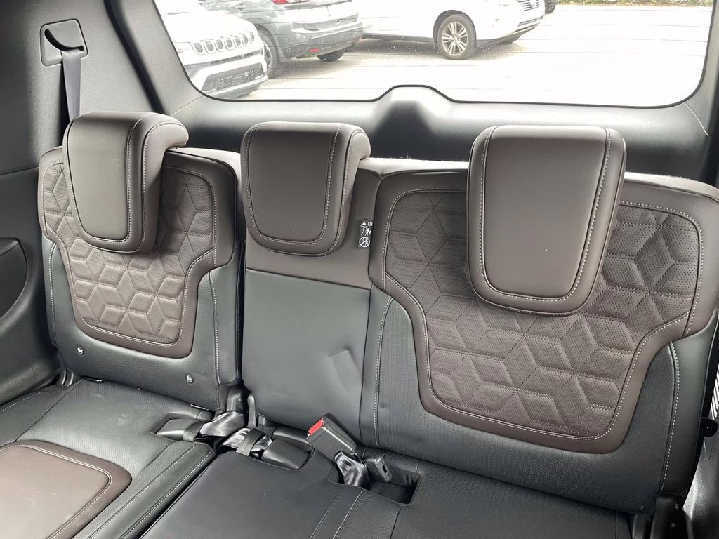 2025 Everest White Pearl Tricoat Nissan Armada Platinum Reserve RWD SUV