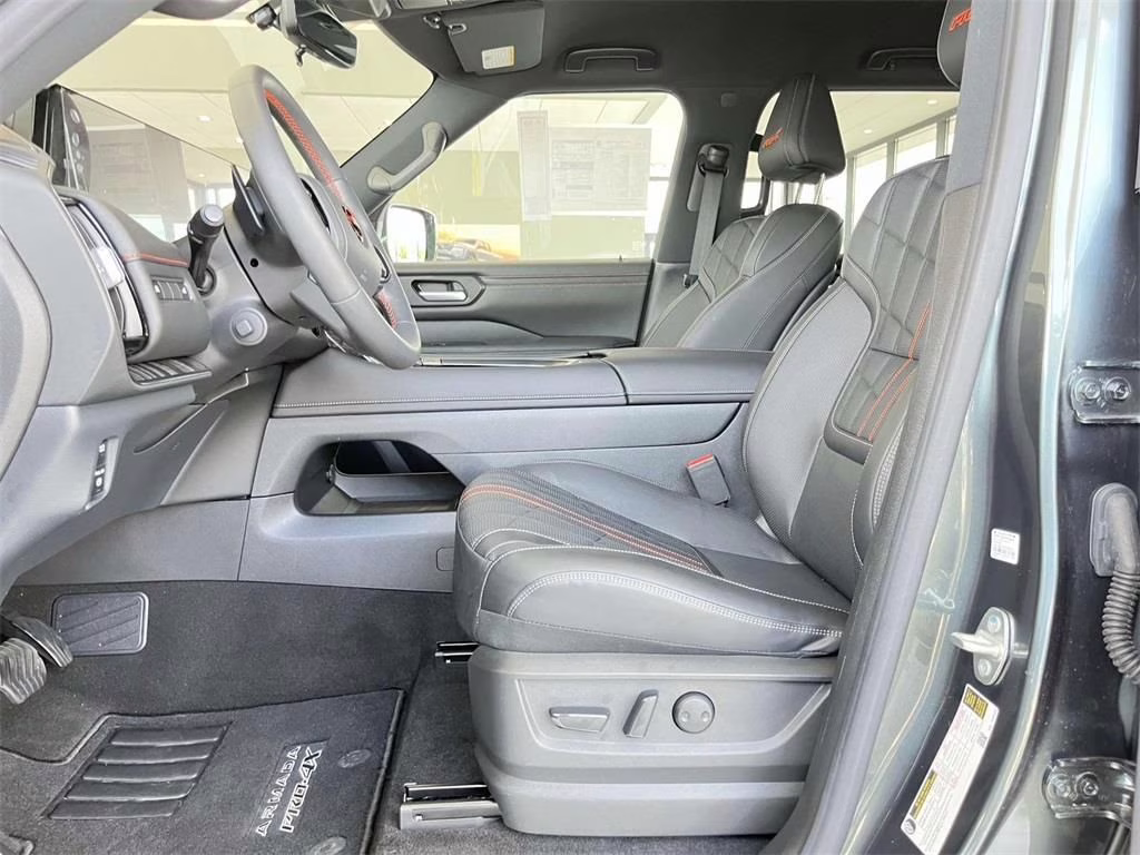 2025 Alpine Metallic/Super Black Nissan Armada PRO-4X 4X4 SUV