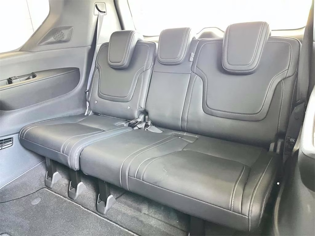 2025 Alpine Metallic/Super Black Nissan Armada PRO-4X 4X4 SUV