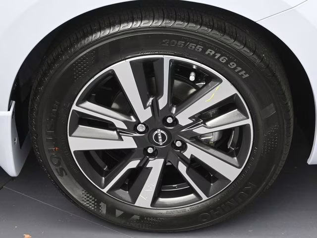 2025 Gray Sky Pearl Nissan Versa 1.6 SV FWD Sedan