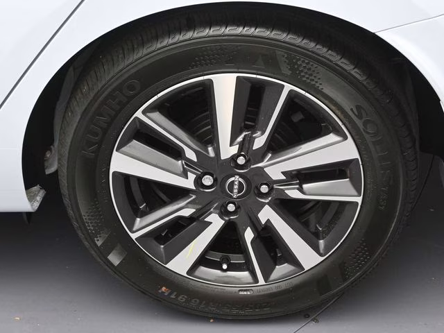 2025 Gray Sky Pearl Nissan Versa 1.6 SV FWD Sedan