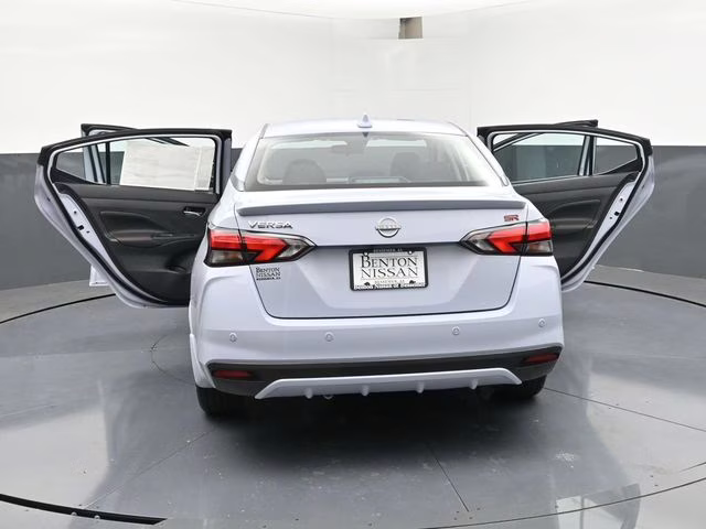 2025 Gray Sky Pearl Nissan Versa 1.6 SR FWD Sedan