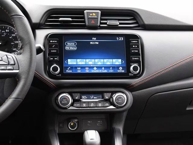 2025 Super Black Metallic Nissan Versa 1.6 SR FWD Sedan